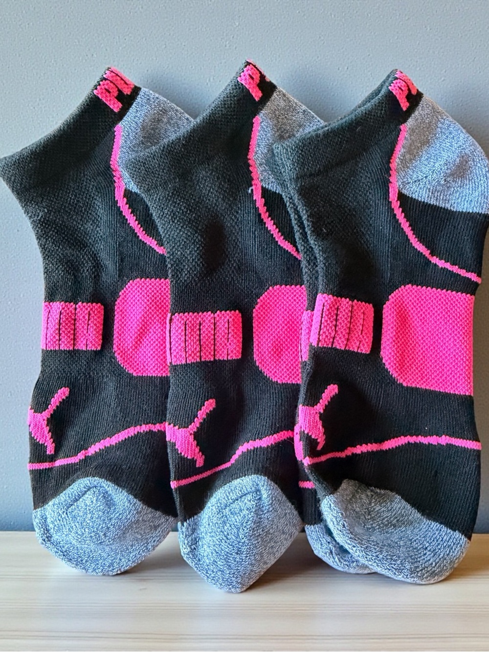 PUMA 3-Pack Cushioned Performance No Show Socks Black Pink Gray NWOT